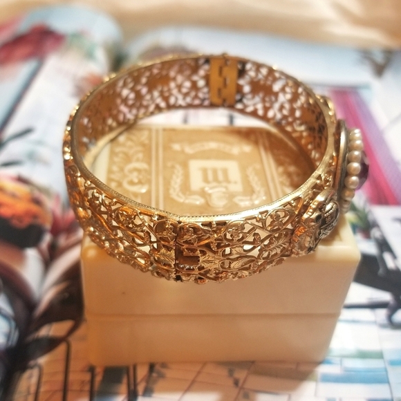 VTG Filigree Pink Rhinestone Faux Pearl Bangle Bracelet - Picture 3 of 7